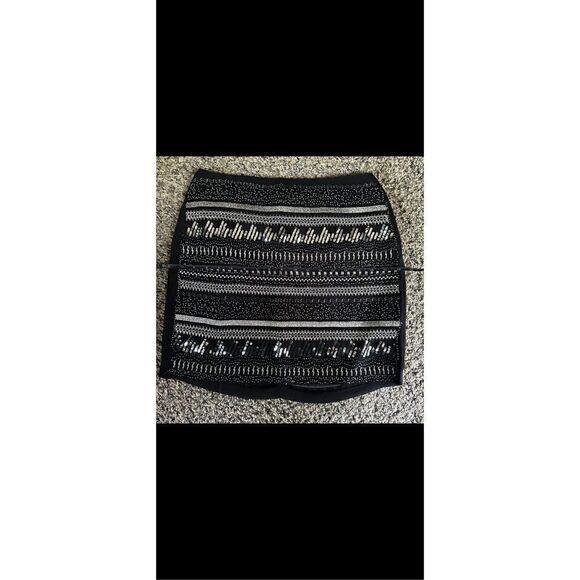 H&M sexy flirty, lightweight black mini with sequins and beads has a slip lining - Picture 4 of 12